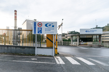 Acceso a la fábrica de Guardian Glass en Laudio.