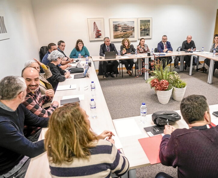 Reunión entre sindicatos y patronal, en la sede del Consejo de Relaciones Laborales.