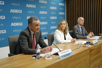 Jose Miguel Ayerza, Isabel Busto eta Patxi Sasigain, ostiral honetako aurkezpenean.