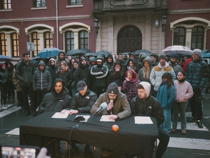 Rueda de prensa de los miembros de Raimundo el Canastero, este viernes.