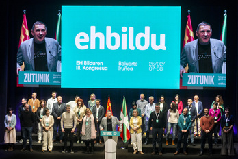 Arnaldo Otegi y la mesa política de EH Bildu, ratificado en el III Congreso de la coalición.