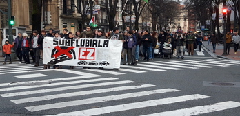 La manifestación contra el subfluvial, por la Gran Vía bilbaina.