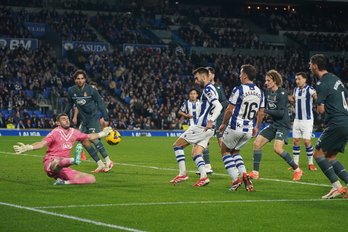 Brais la pica sobre la salida de Joan García para anotar el 2-1 definitivo.