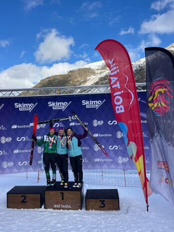 Esprinteko modalitatean podiumera igo ziren emakumezko seniorrak.