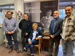 Ignacio Aldecoa idazlearen jaiotzaren mendeurrenaren inguruko jardueren aukrezpena, irudian.