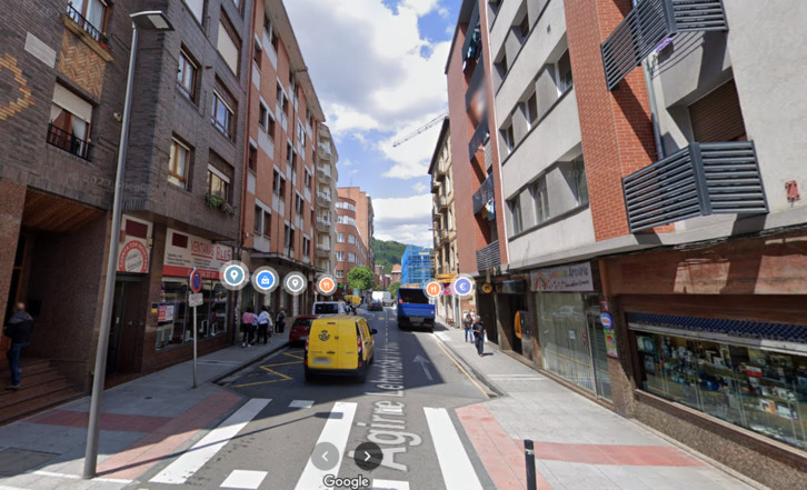 Avenida Lehendakari Agirre de Basauri, donde se ha producido el incendio esta madrugada.