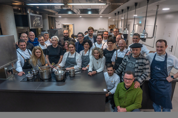 Los cocineros que participan en la iniciativa.