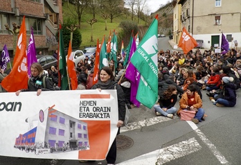 Urtarrilaren 28an Eibarren Haurreskolak Partzuegoan deitutako grebaren baitan egindako protestaren irudia.