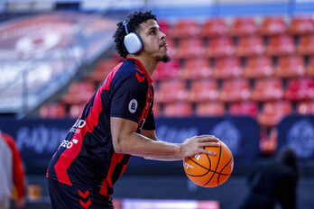 Omar Silverio no ha podido mostrar su talento con Bilbao Basket.