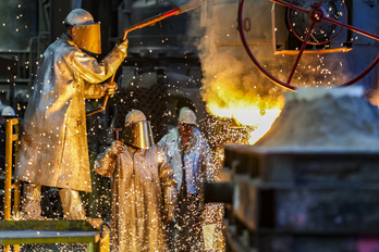 Fundición de acero en la localidad alemana de Mulheim an der Ruhr.
