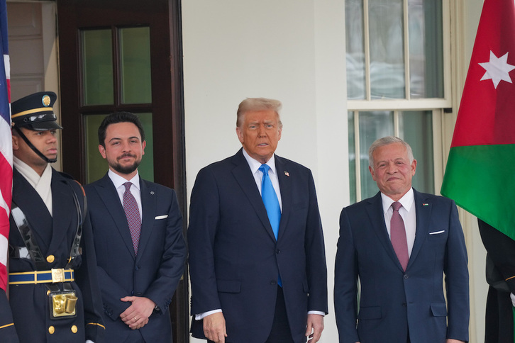 Trump presidenteak Etxe Zurian hartu ditu Jordaniako erregea eta printzea, astearte honetan.