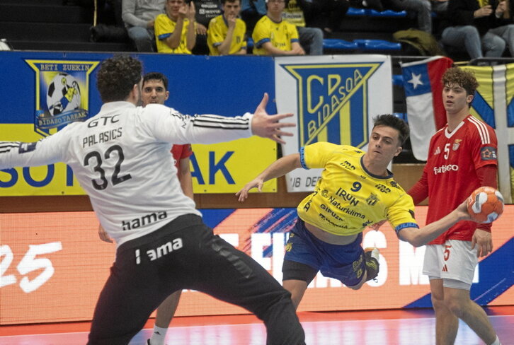 Tao protagonizó el robo y posterior gol que le dio el triunfo a Bidasoa Irun.