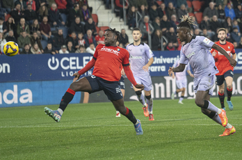 Boyomo, en acción ante Nico Williams.