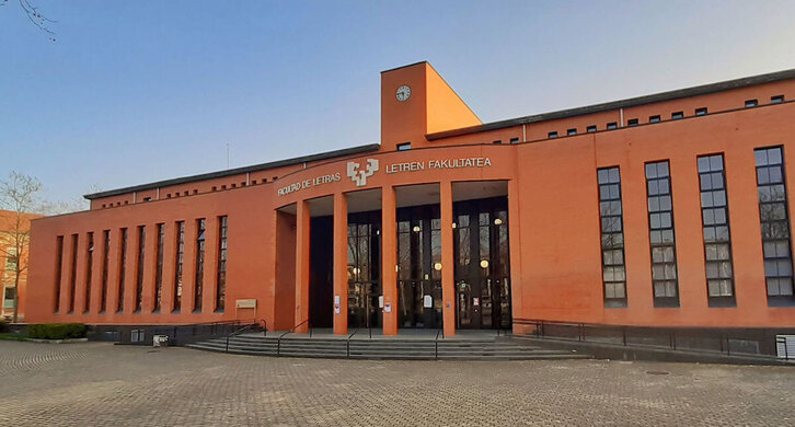 UPV/EHUko ikasleen mobilizazioa Leioan, ikasturte honen hasieran, irakasle baten erasoen aurka.