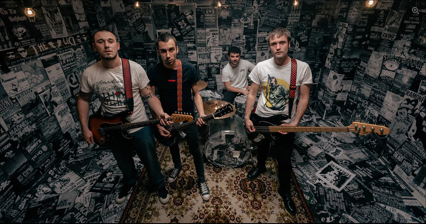 The Lio taldeko kideak ‘Betirako Agur’ bideokliparen grabaketan.