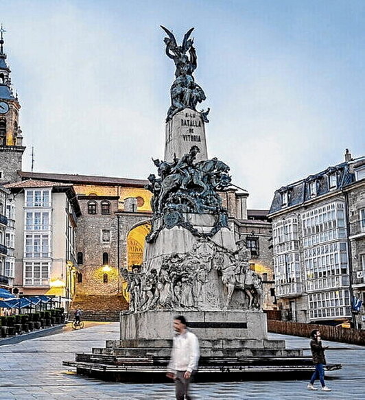 Andre Mari Zuriaren plaza.