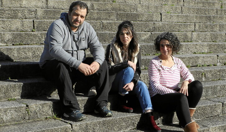 Mikeldi Díez, Lohizune Amatria e Ixone Fernández, en Bilbo.