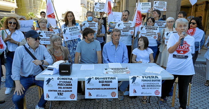 Stop Desahucios, Alokairu e Inquilinos Azora, en una comparecencia conjunta en Donostia.