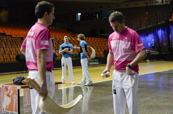 Erkiaga eta Ibarluzea aurrean, atzean Laduche eta Manci daudela.