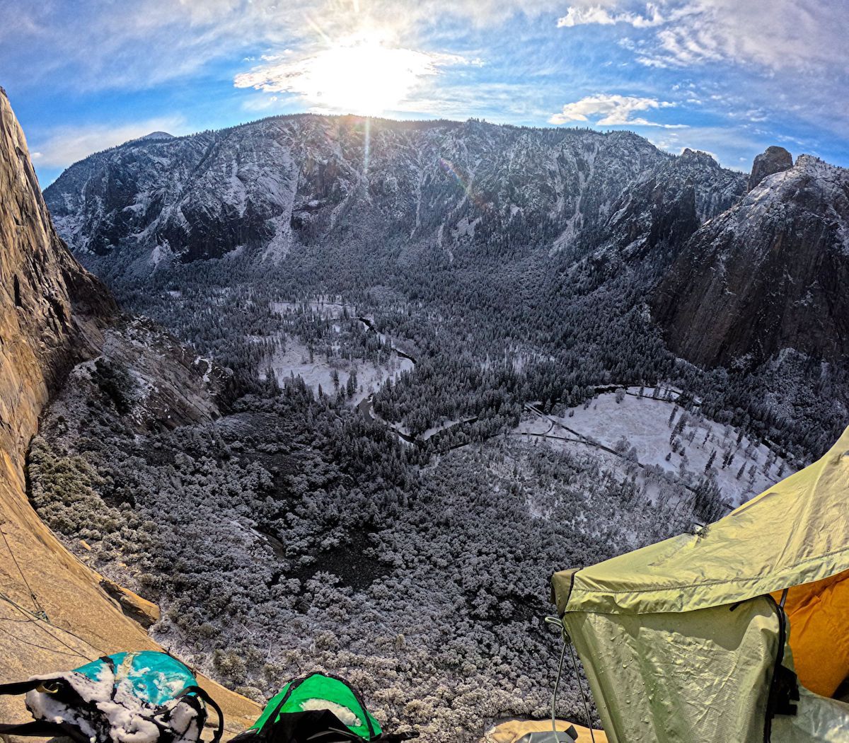 Eskalatzaile belgikarrari bi asteko igoeran elurrak bisita egin zion. (Soline KENTZEL)