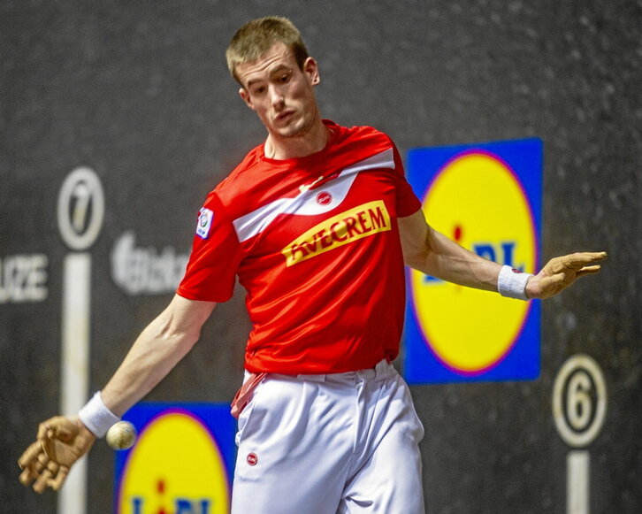 Mariezkurrenak asko gozatu zuen pilota eta hiru errebote argi sartu zituen.