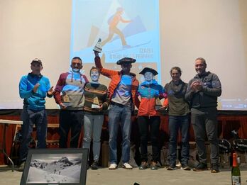 Quincocesek eta Labairuk txapelak jantzi zituzten Izaban.