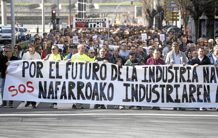 Miles de personas se dieron cita para apoyar la defensa de la industria navarra.