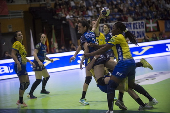 Los duelos de Copa entre Bera Bera y Rocasa siempre han sido parejos y duros.