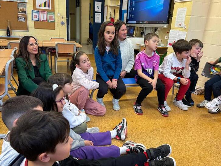 Pedrosa sailburua Muskizko Ikastolako umeekin izan da.