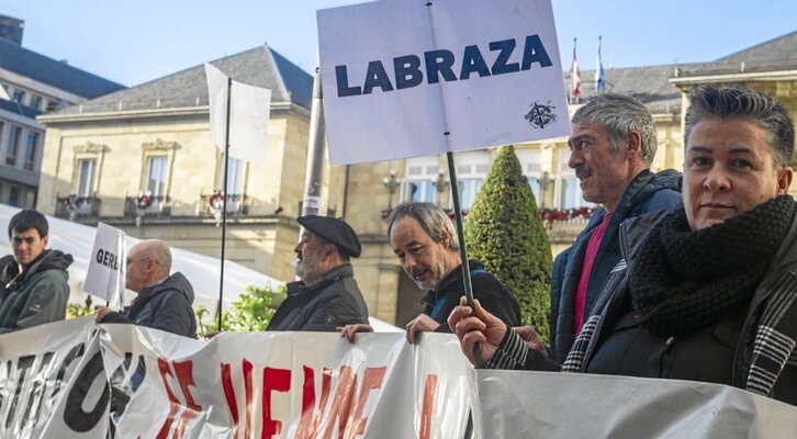 Labrazako parkearen aurkako protesta baten artxiboko irudia.
