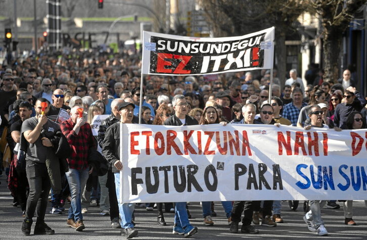 Manifestación por el futuro de la industria navarra, el domingo en Iruñea.