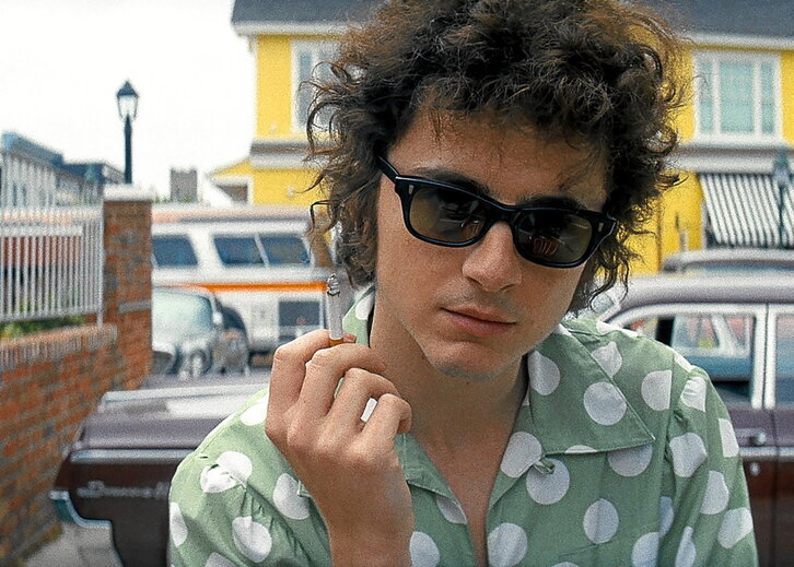Timothée Chalamet interpreta al cantante Bob Dylan en el biopic «A Complete Unknown», dirigido por James Mangold.