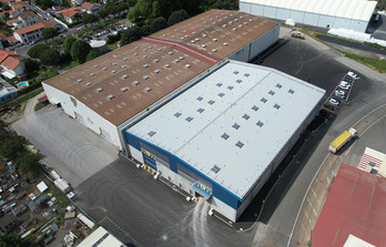 Angeluko Blancpigneko eremuan hangar bi eraiki dituzte horrela biltegiratze ahalmena bikoiztuz.