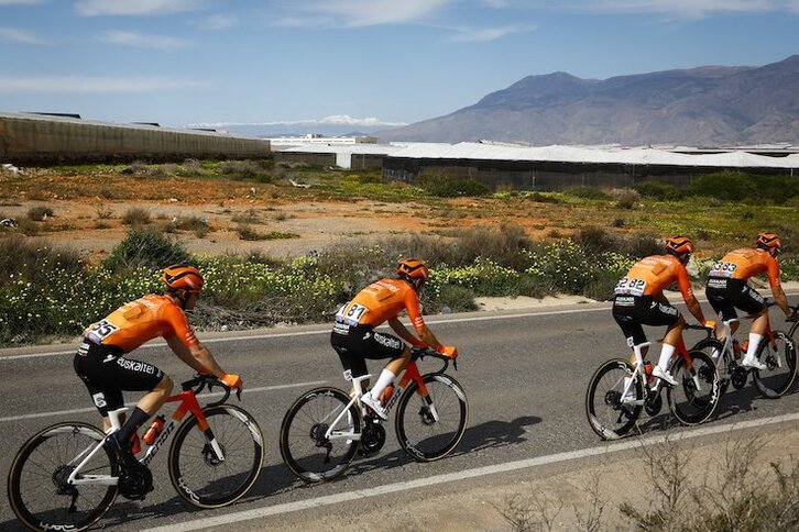 El bloque de Euskaltel-Euskadi, en la reciente Clásica de Almería.