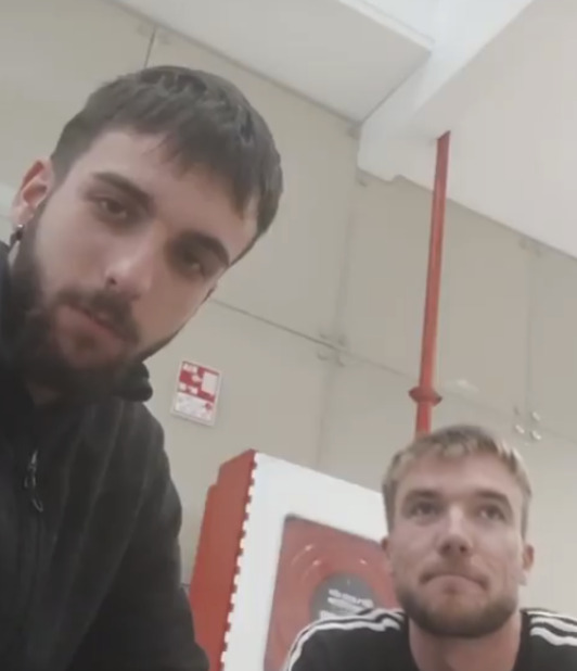 Asier Aldea y Rami, desde el aeropuerto de Casablanca.