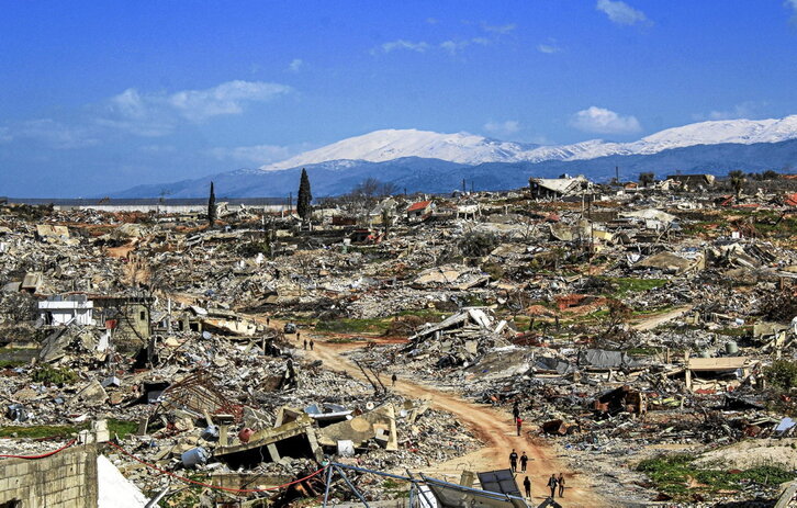 El Ejército israelí mantuvo las operaciones de destrucción en Kfarkila, en el sur de Líbano, durante el alto el fuego.