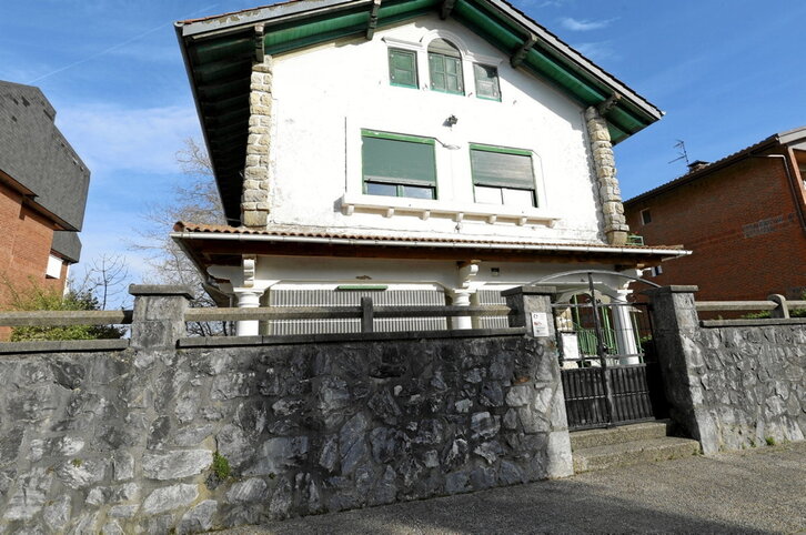 Villa Landetxe, en cuyo interior está ubicado el centro educativo.