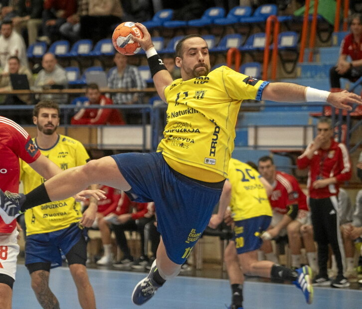 Esteban Salinas estuvo espectacular en ataque, pero no sirvió para ganar.