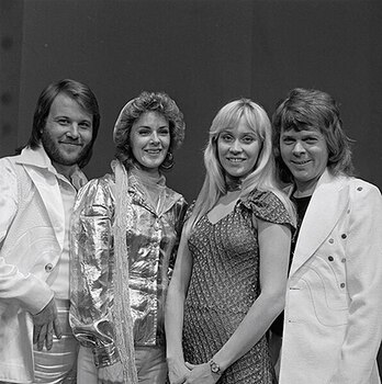 ABBA taldea Alemaniako AVRO's TopPop telebista programan, 1974