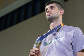 Asier Martinez Europako Txapelketan lortutako dominarekin.