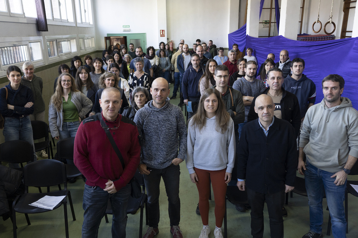 Oronozko Lanbide Eskolaren aldeko atxikimenduak aurkeztu dituzte Elizondon emandako prentsaurrekoan.