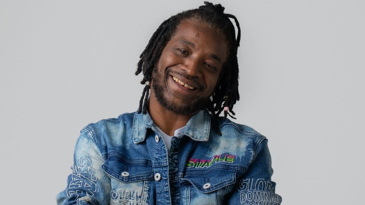 Jaialdiko karteburuetako bat Skarra Mucci jamaikarra izango da.