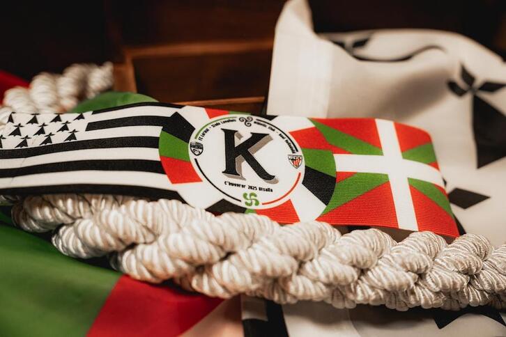 Athleticeko kapitainak igandean eramango duen besoko bereizgarria.