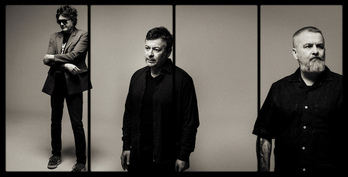 Foto promocional de la formación galesa Manic Street Preachers.