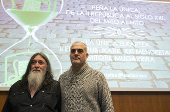 Jabiertxo Andiarena y Jokin Lizarraga presentaron el trabajo de memoria histórica de la peña La Única.