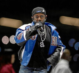Kendrick Lamar hip hop abeslaria, Super Bowl-eko finalean eman zuen ikuskizunean.