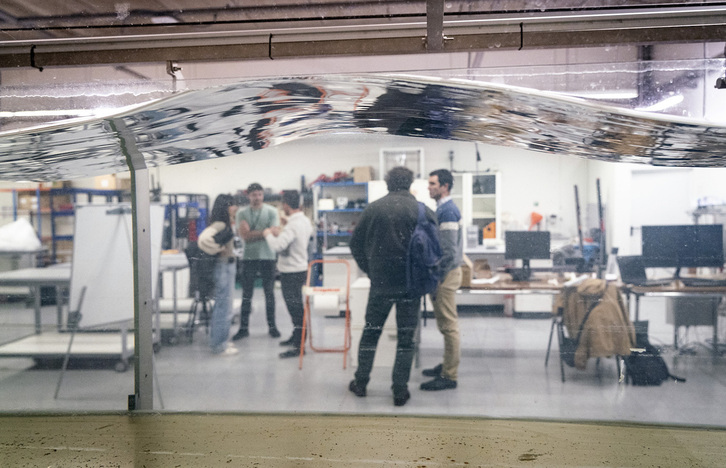 EHUko Ingeniaritza Eskolan sortutako olatu kanala.