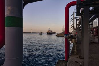 Muelle de carga de graneles líquidos en Punta Ceballos.