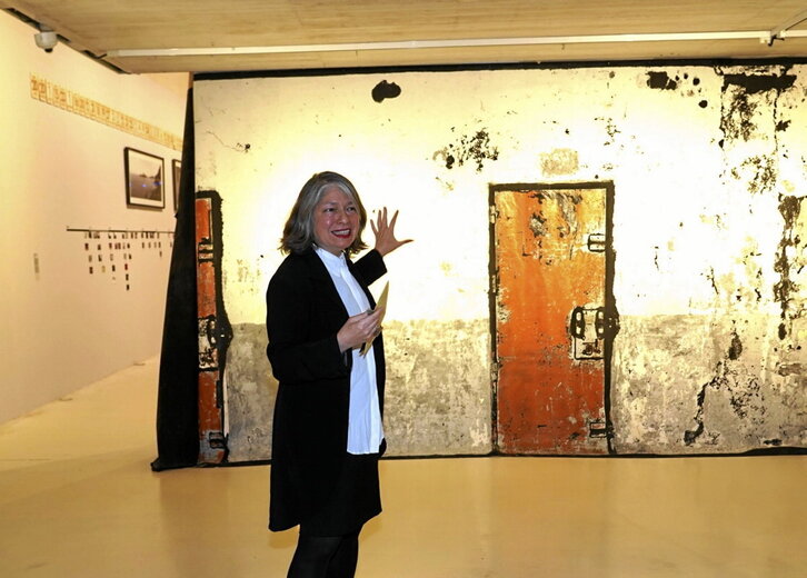 Mabel Tapia, una de las comisarias, ayer en la exposición.