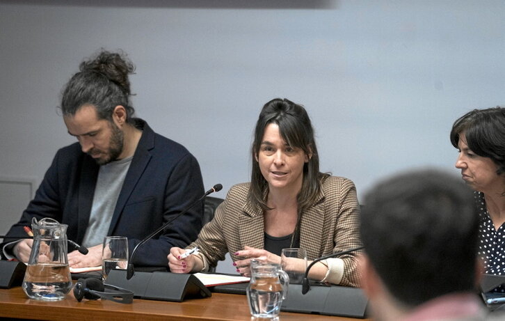 La consejera de Vivienda, Begoña Alfaro, ha advertido que no aceptarán sobrecostes.